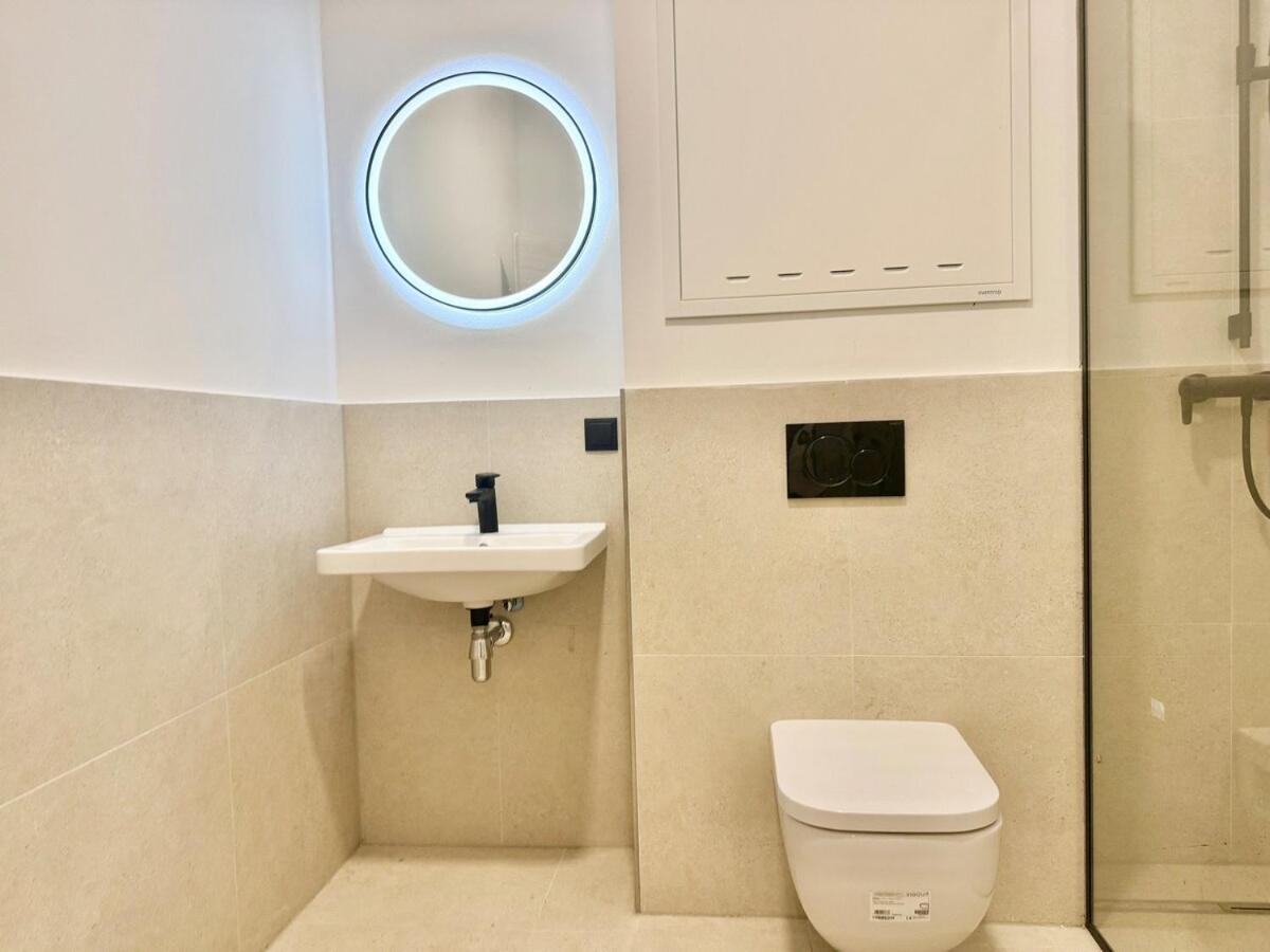 Modern Stylish With Garden & Free Parking Apartamento Viena